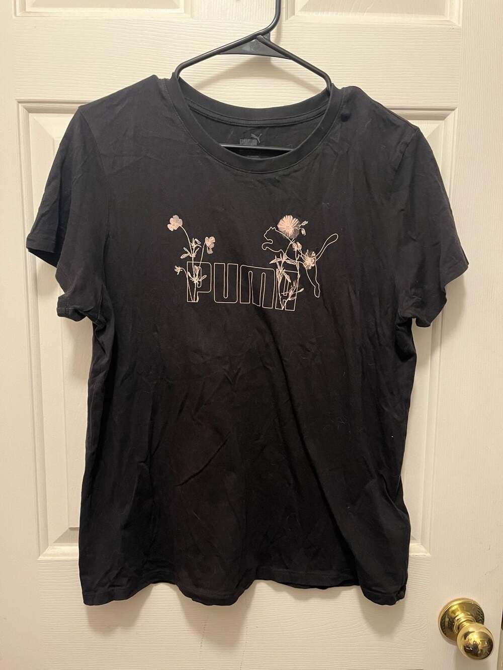 PUMA Women's Essentials Floral Logo Graphic T-Shirt Black